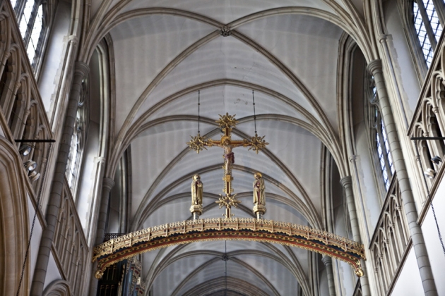 Lg Triumphal Cross over the nave